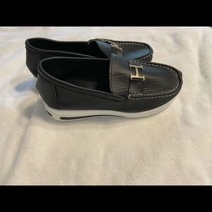 Purchased this of the Facebook but don’t like it unable to return size 10